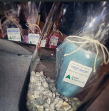 A mini-company of young entrepreneurs producing homemade,scented candles...Trying to light up the future! dm for more information