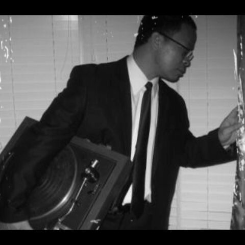 Reggae promoter /event coordinator /all around good guy phone:519 551 8114   BBM: 297836FD Facebook: Vernon Fuji S