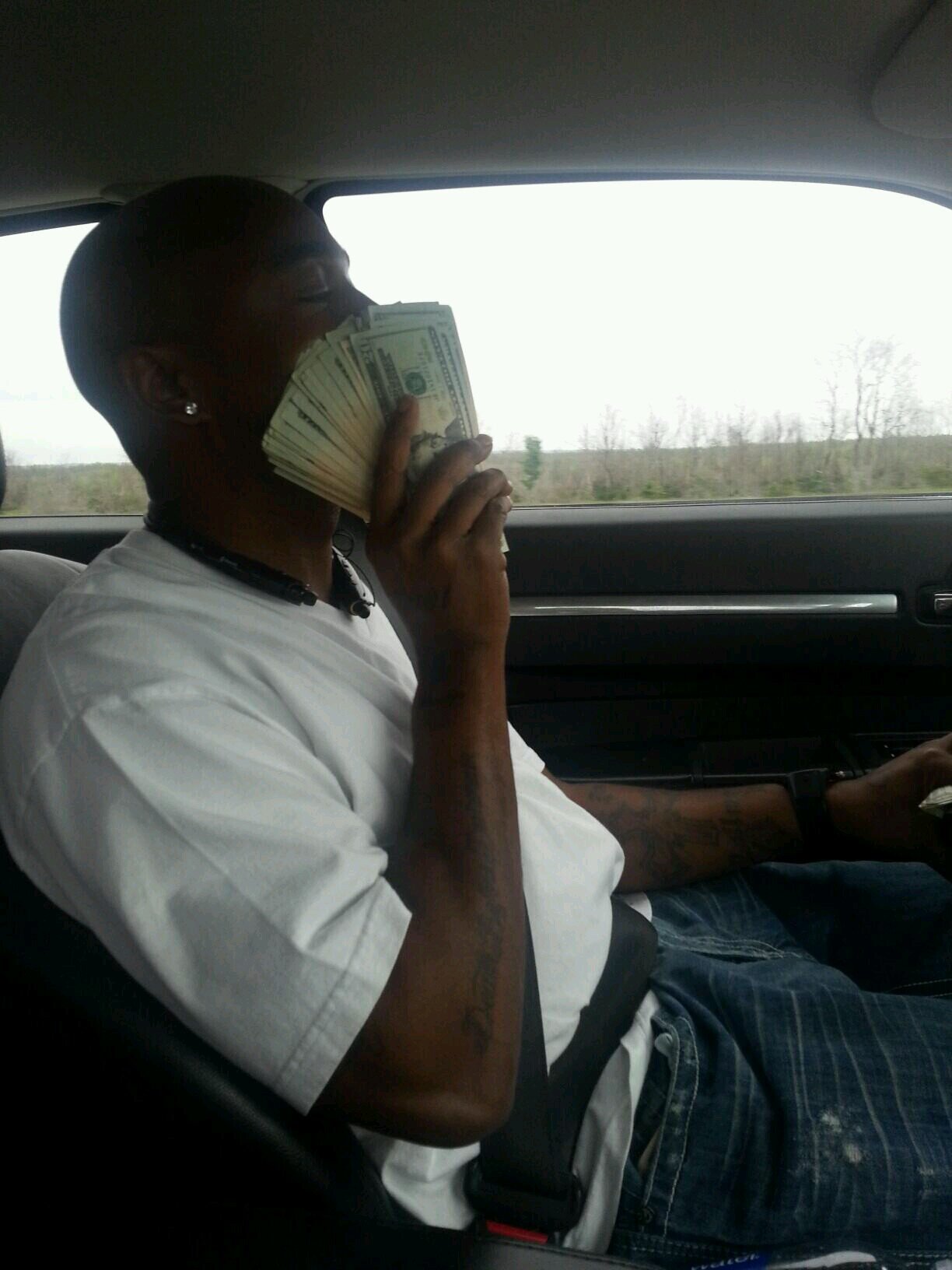 F.O.E. Den come my M.O.E. YA MING LOVE,MY FAM MORE DEN LIFE ITSELF. I SLEEP EAT BREED RIDE N MAKE A HELLUVA CHCK FOR MY FAM. FUCK WATCHA