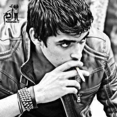 حلفت بـ اللي مضى ما اعاود الكره   اعيش في عزتي ولو صرت وحداني .