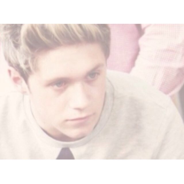 Please follow @bestzourrys i'll follow back if you ask