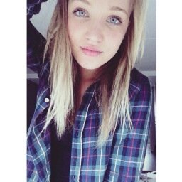 Born in Canada. I ♡ music, the beach, romance novels, scary movies, Paris, musical theater & nice people. Byeeee.