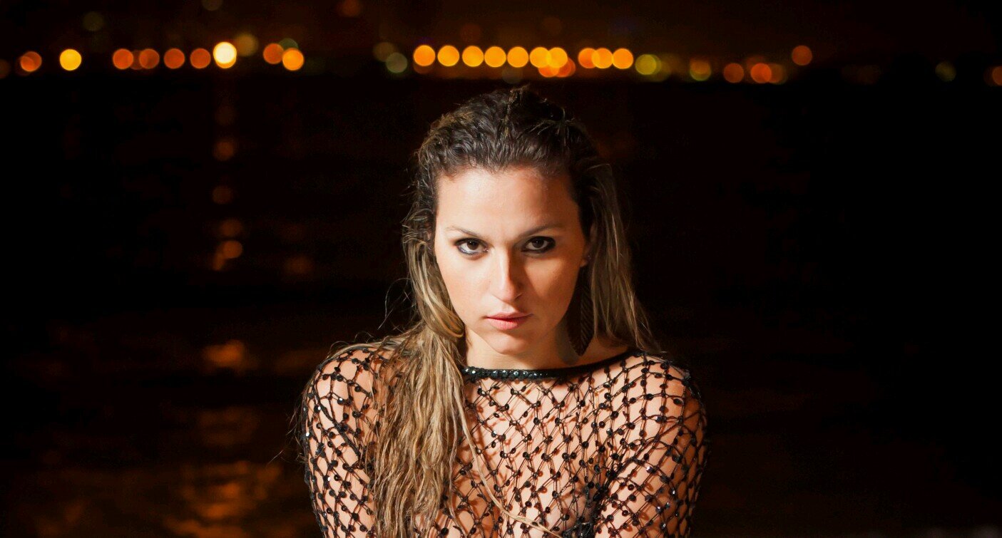 Atriz, escorpiana e Niteroiense! ;)

AME-SE, o resto é consequência! ☆

Mil cairão ao teu lado, e dez mil à tua direita, mas tú não serás atingido. Salmo 91