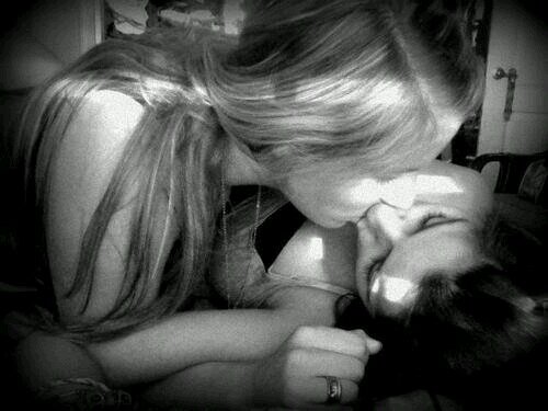 I kissed a girl and I liked it!                      What'sApp (91) 8707 7603