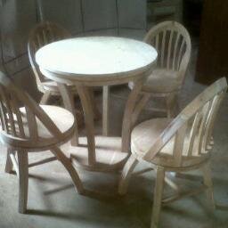 Menyediakan mebel dalam berbagai berbagai inovasi, serta menerima pesanan desain khusus dari anda