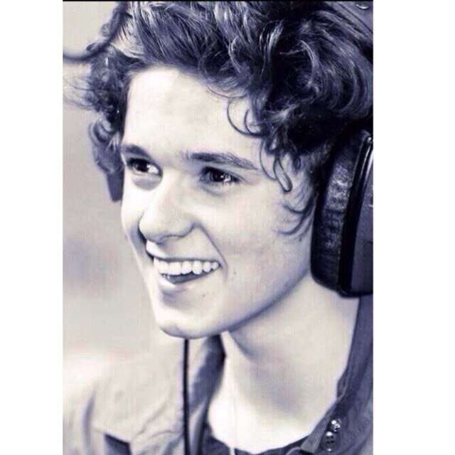 you're cute and kinda hot but you're no brad simpson