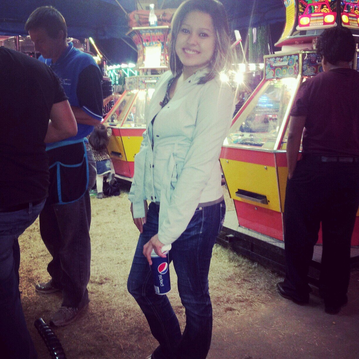 R_ericka_252's profile picture. FOLLOW ME 
KIK: alwayssbeinggmyself 
IG: 1lOvE_1