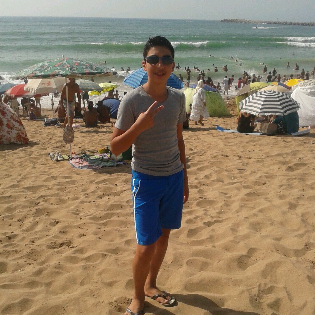 gsg 2md klas 
feyenoord. zwemmen whats app vraag maar  instagram hicham_jwz♡