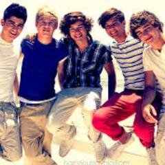 In Love with One Direction and All of Their Songs. WMYB describes you the best! A tu lado desde 21/11/11