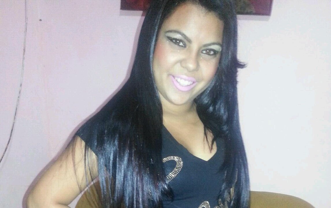Dançarina de funk .
Eu sou um tipo de mulher que gosta de ter seu lado, Menina. A mulher que quando acorda o DIABO fala: Droga ela cordou.