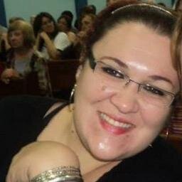 Amo lecionar, tocar teclado e cantar,...