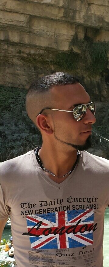 يقول الشيطان عجبا من بني آدم .. يحبون الله ويعصوه .. ويكرهوني ولا يعصوني .. فاسأل الله الكريم أن يجعلنا ممن نحبه ولا نعصيه ⇧.امييييين.⇧