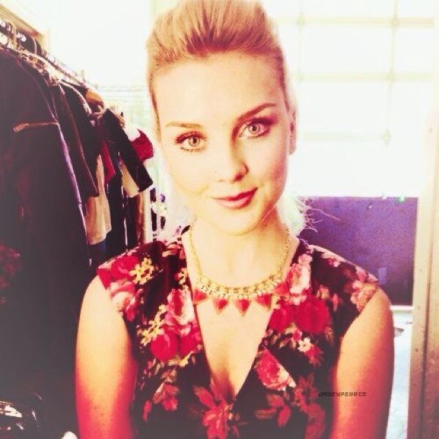 CreepyFraud's profile picture. Make yourself likable. ♡ [RP/FL]