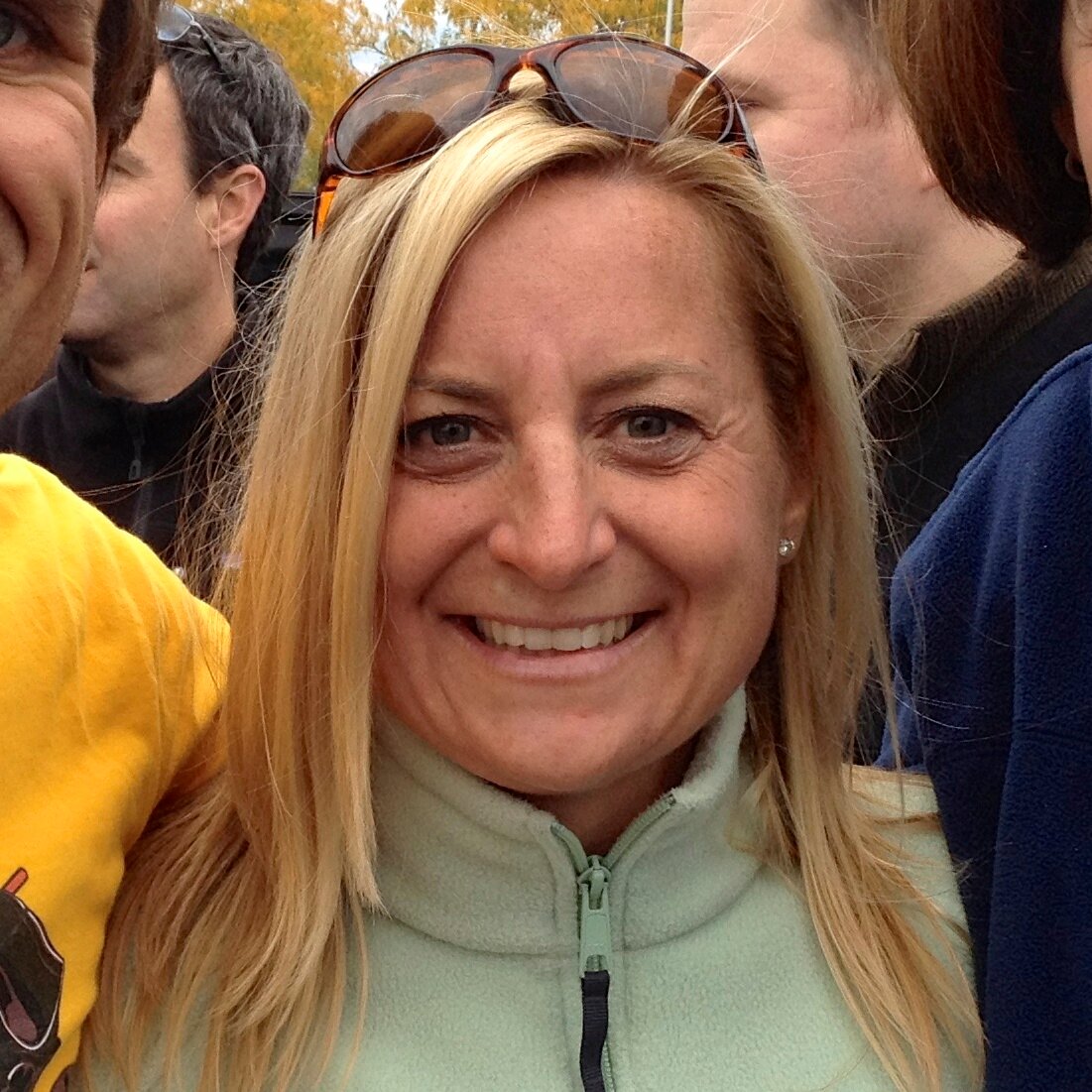 Finance energy expert who loves triathlons and skiing.