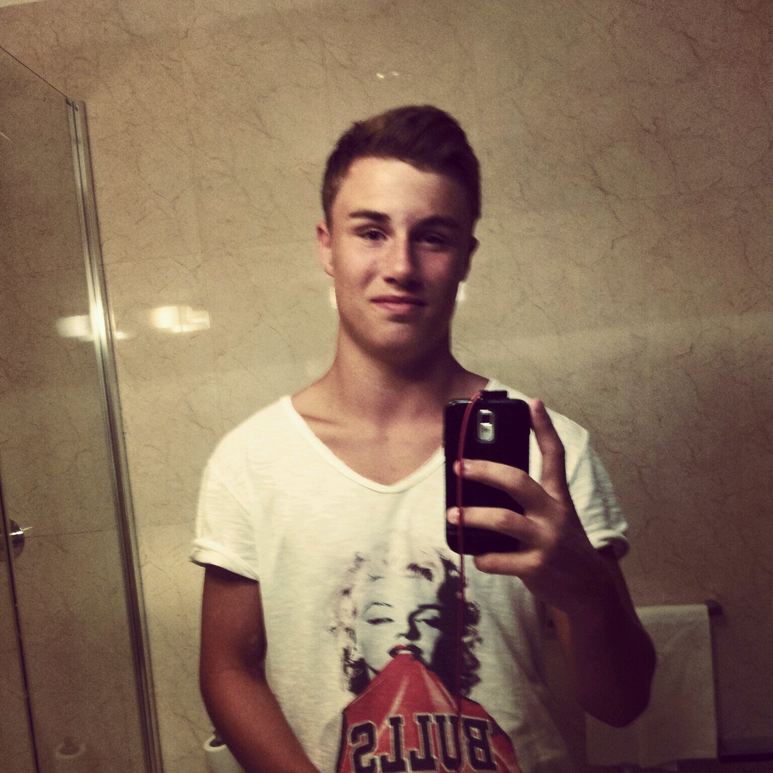 tEe_28's profile picture. 