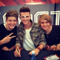 here to support the talented @JTRofficial   co-owners @ashleighross11 @lushavel @rachelcharles16 :) send in applications to jtrstreetteam@hotmail.com