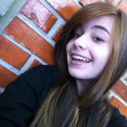 Sou apenas quem você nunca vai ser , beijos rekalki :*
