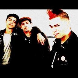 Joaquim Roma: Guitarra/Voz
Kaio Maeno: Bateria
Pedro Freire: Baixo/Voz

http://t.co/gMTY7mP4tu