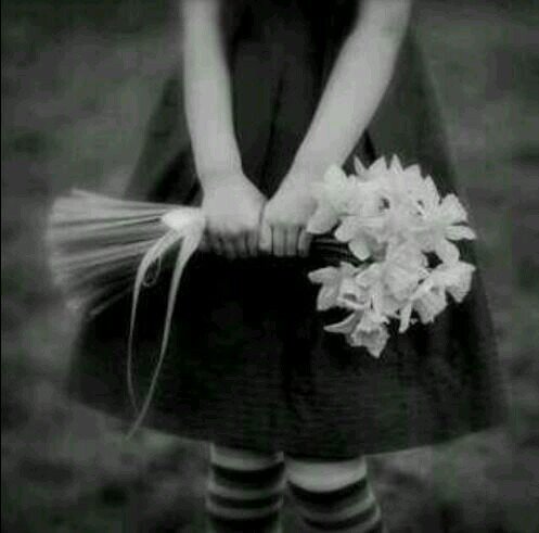 كنتُ تحت وسْـم #السارية ..♥ أهتم بالأدبيّاآت أكتُب كلمَاآ خطَر (( و كثيرا لا يخطُر )) !♩
