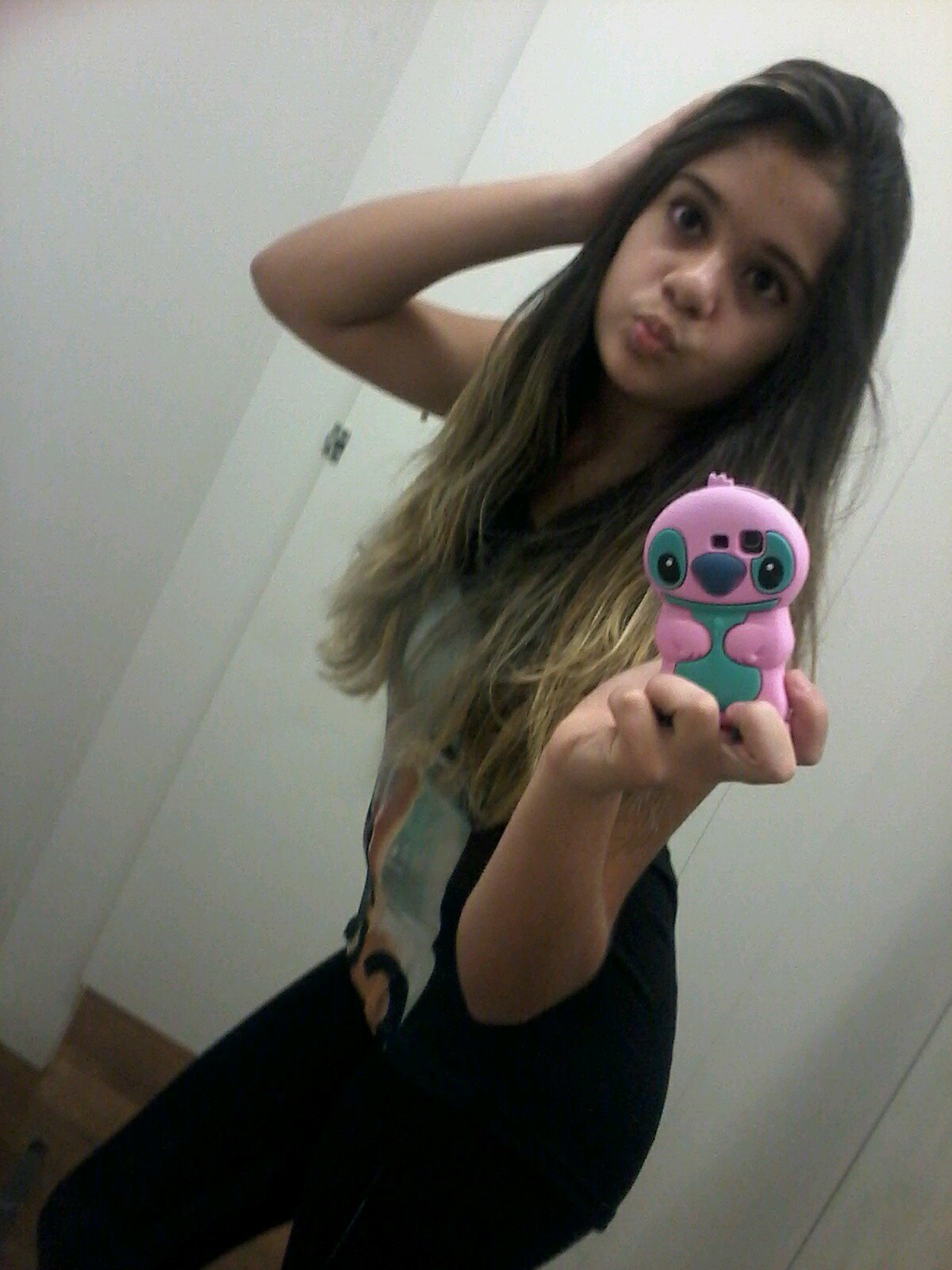 sou uma girl, de 12 aninhos, guinatica, sou muito aleegre,perfeita, só um pouquinho metida rs sou uma boa amiga apesar de tudo..e sou sincera...
