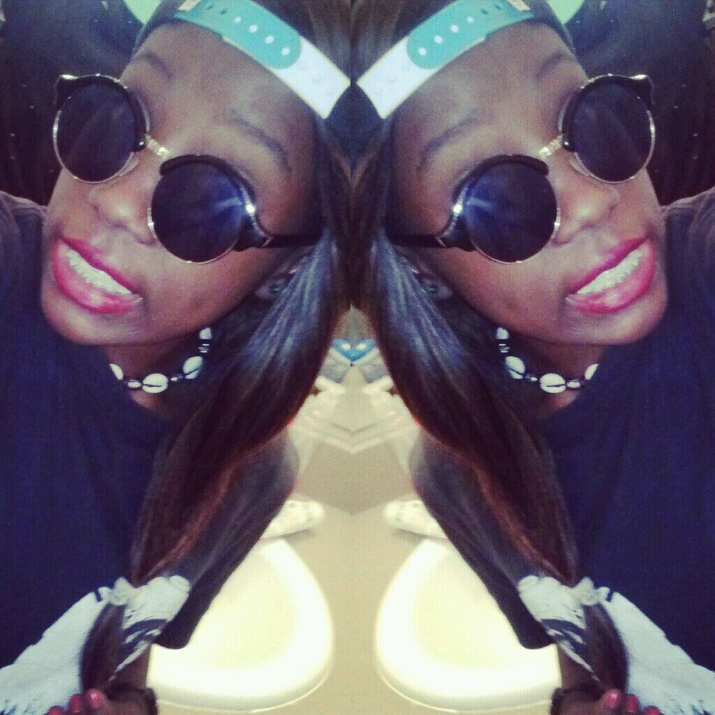 † Indie Idiota †  ®1/3 of The INFINITE ® #LittleThings #SaanDiegoo! #GoWithTheFlow(: ☮♫кєєρ☮ cαℓм & вє different