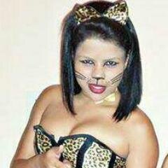 Estudante, 19 anos, Taewondista e completamente apaixonada pelo Galo. Morena linda com sorriso de lua minguante. * Essa sou Eu ;D