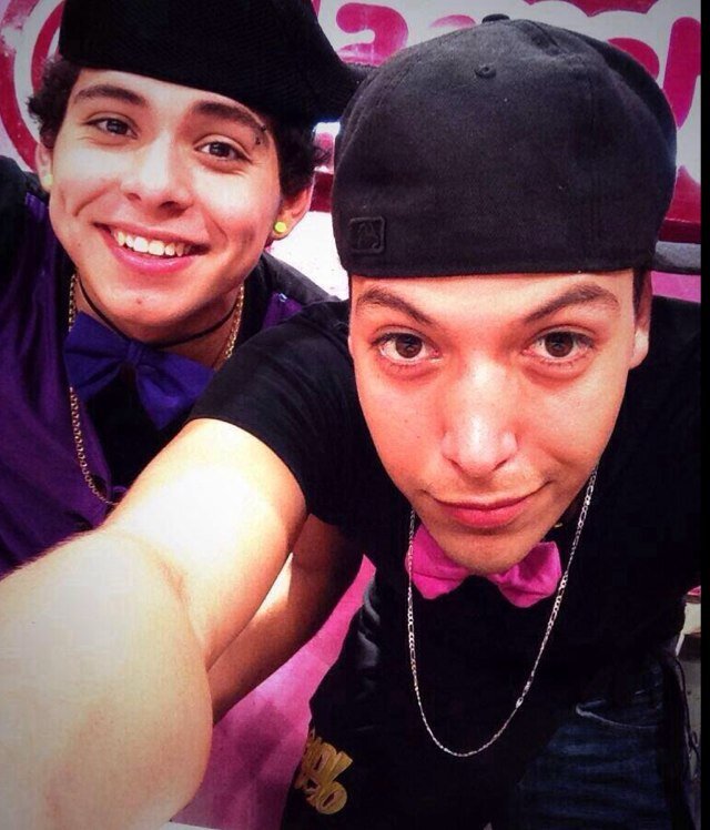Amo a @brandon_meza :3 me encantaaa♥ y en mi vida me pierdo acabatelo nadamas por verlo,me gustaria tanto qe me siguiera,era su fan ahora soy una mg de corazon♥