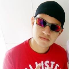 Prazer Vitor Lima , Tenho 18 anos , Signo: Aquário , amo minha família e meus amigos e tenho Fé em Deus (: