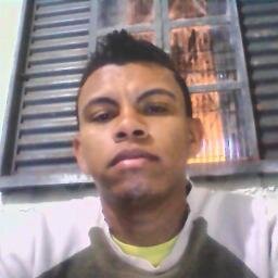 amo a cima de tudo a DEUS , depois minha varoa e as demais coisas sao bem vindas ,tais como futebol , cinema , uma praia , etc..