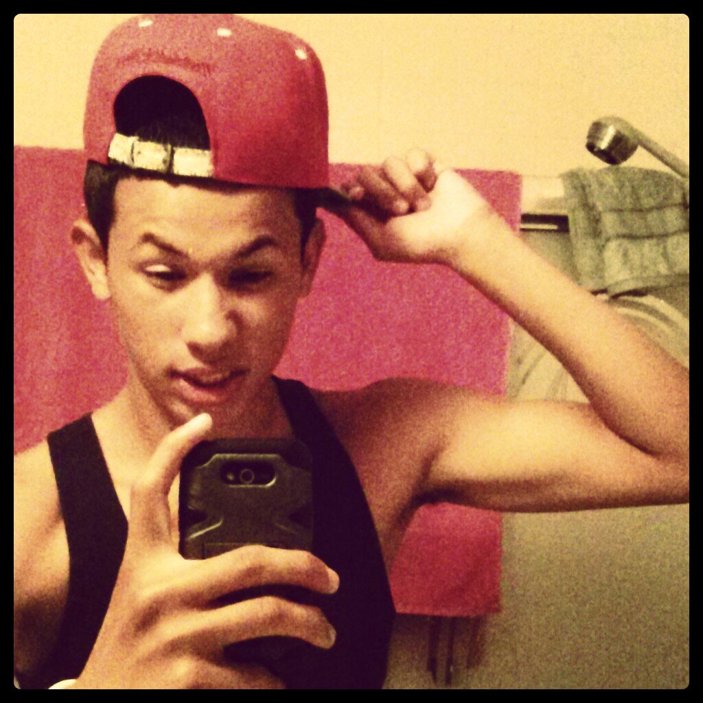 IG: @catrachito_17_~(Soccer/Gym)/*PSLH*\(Kik@fabricio_) ur opinion of me doesnt defind who i am..