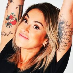 Daniele Bolina 29 anos/Linda, estilosa, guerreira de caráter, personalidade forte./ FRASE: Sou um mano de perereca!!