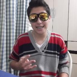 Não sou da sua raça,não preciso te humilhar vc mesmo se humilha tentando me superar Lol
