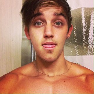 FreeFollow4046's profile picture. Hiya ! i just gave you a free follow . Please follow @5Janoskianator5 bc goals . Ily !