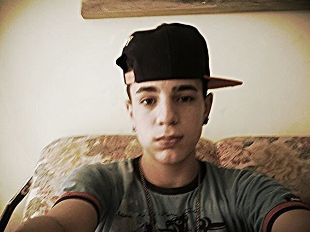 amo futebol e miojo,:3 ,  Nasci pra ser feliz , e não perfeito ja era s2