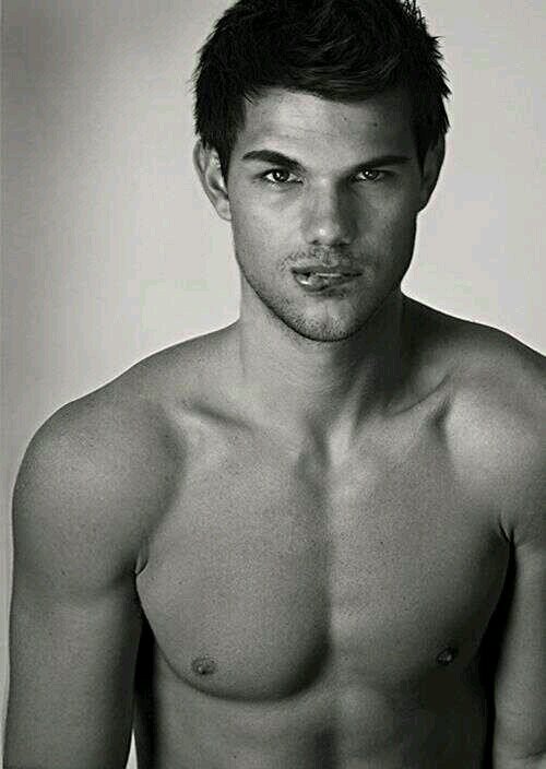 |Taylor Daniel Lautner|21 años, Actor,Modelo,Actor de voz y Luchador de Artes Marciales Estadounidense|