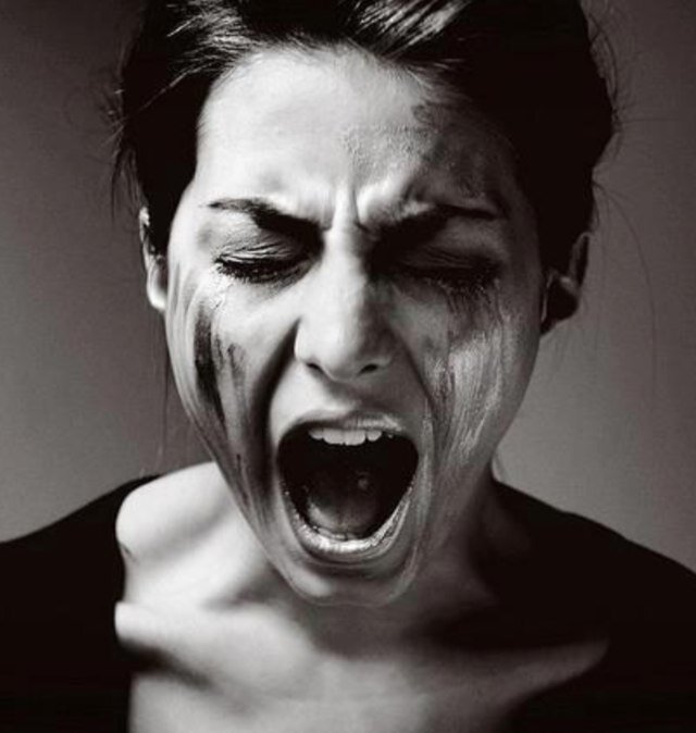 Abek_bjnbe's profile picture. ‏“‎ في قَديمِ الحَكآيا ، يُحّكى أن رجلٌ أحّب إمرأة ووعدها بأنّها  سَ تكون له  وفي جَديدُها يُحّكى أنها مازالت تنتظِرهُ ، وهو أصّبح أبّ .