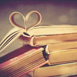 chelreadsbooks's profile picture. 