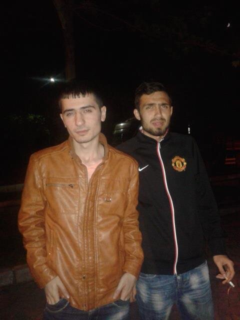 Yaşadıklarım yaşayanlara armağandı..
Ama onlar bunları el bombası kıvamında karşıladı.
Mutsuz muyum?
Hayır, patlamaları çok seviyorum :)
