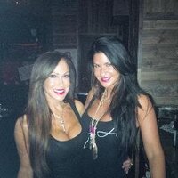Dezi (@desibombs) Twitter profile photo