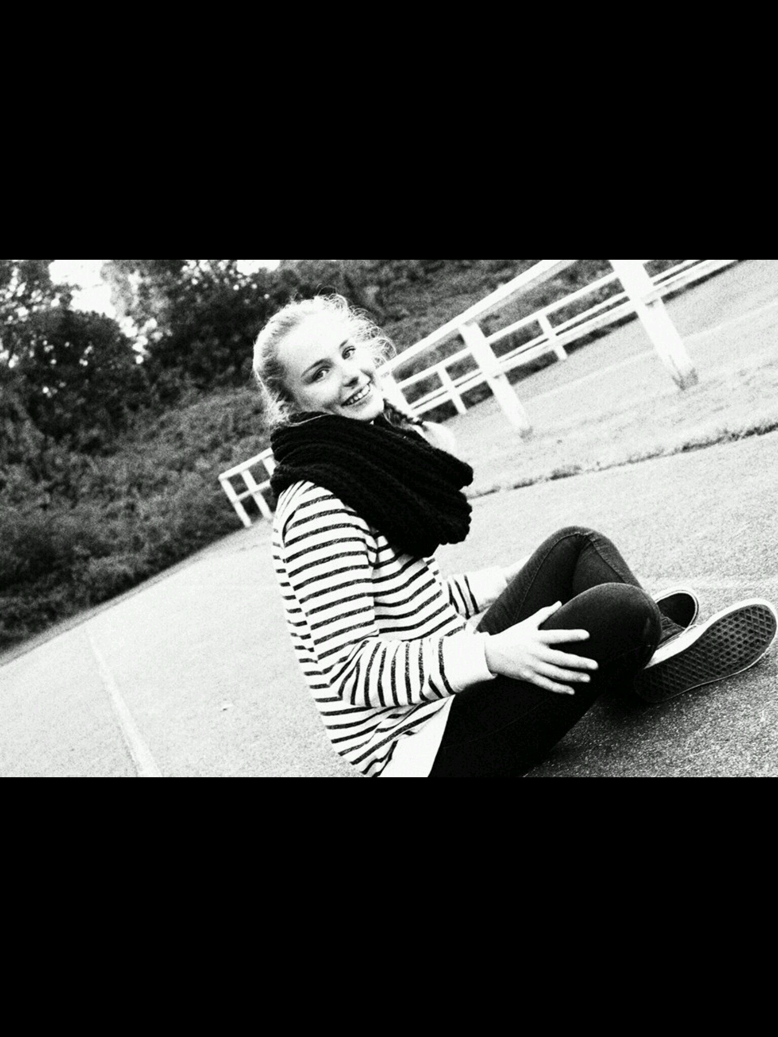Hi i'm Laura :-) i'm 14 years old :-) please follow me and i will follow you back :-)