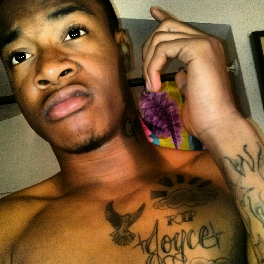 Shidd Out Here Flexing Niggas Tryed To Stop Me When They Took My Mans But Im Back On My Toes...IG:FollowStewy