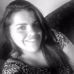 Algumas pessoas me odeiam pelo jeito que eu sou.Outras me ama pelo mesmo motivo.Por isso nunca deixo de ser quem eu sou.