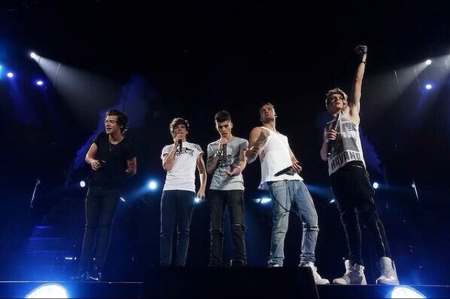 We love to share updates info,rumor or pict Of 1D.Thankyou for following us aye Crying/5 nevermind/4 [sometimes we tweet about 5sos]