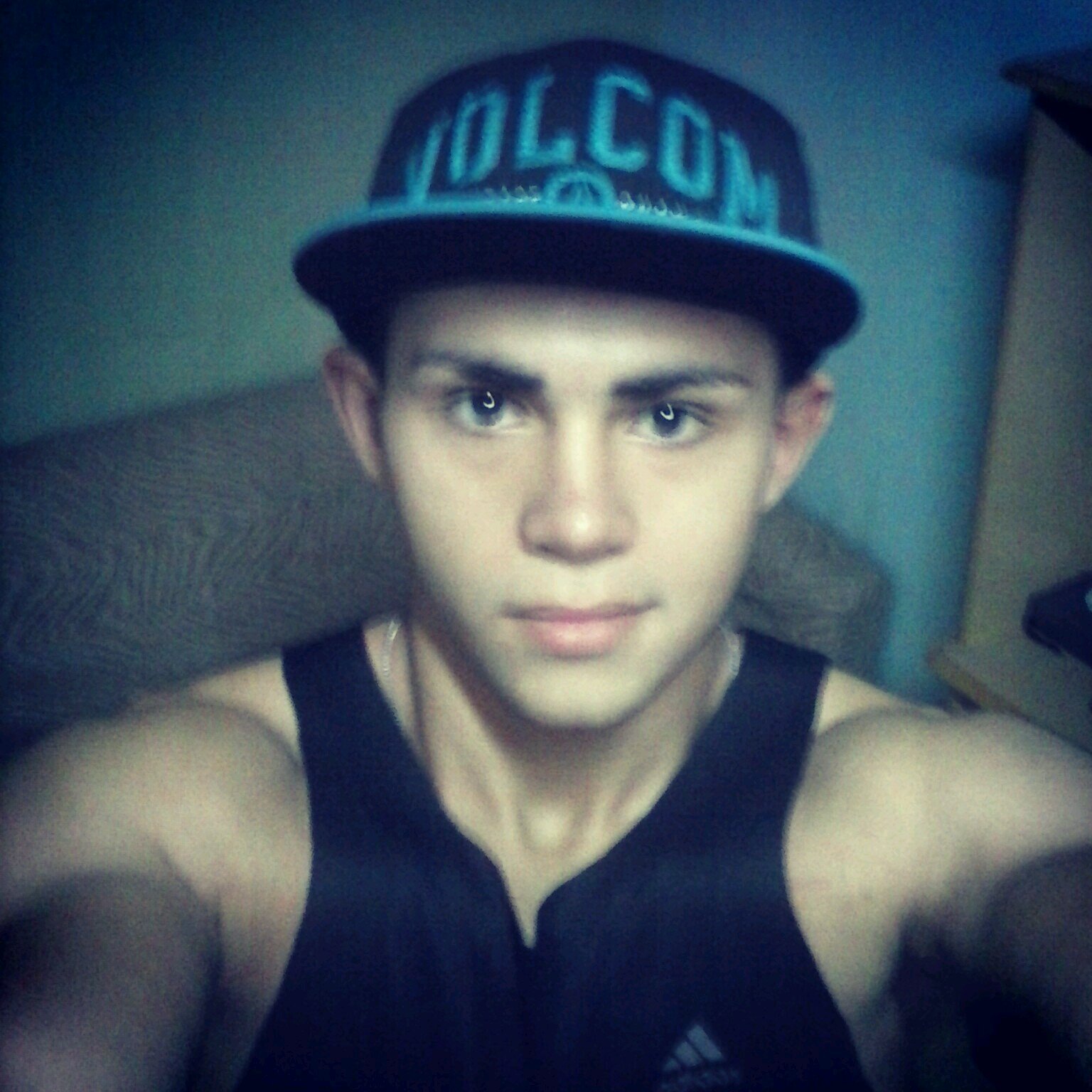 Sou αquele que você nunca serα, posso nαõ ser perfeito, mαis são meus defeitos que fαzem eu ser unico.