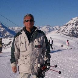 Crazy for technology and digital innovations, love #windows, sailing, skiing and mushrooming enthusiast, good food&wine with my wife, children, friends