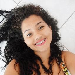 Quero ficar perto de ti, colocar as minhas mãos sobre as tuas, ver os teus olhos e descobrir os segredos do amor.