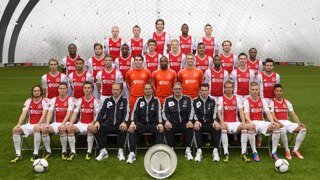 AFCAJAX AMSTERDAM❌❌❌ nieuws foto's prijzen en quizs allemaal te volgen in je timeline #wzawzdb vragen❓stel ze maar 32x kampioen
