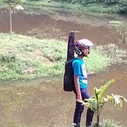 Jangan pernah mempercayai seseorang yang hanya berkata tapi tanpa pernah berbuat.
Kare ia mudah ingkar janji semudah ia berucap janji.