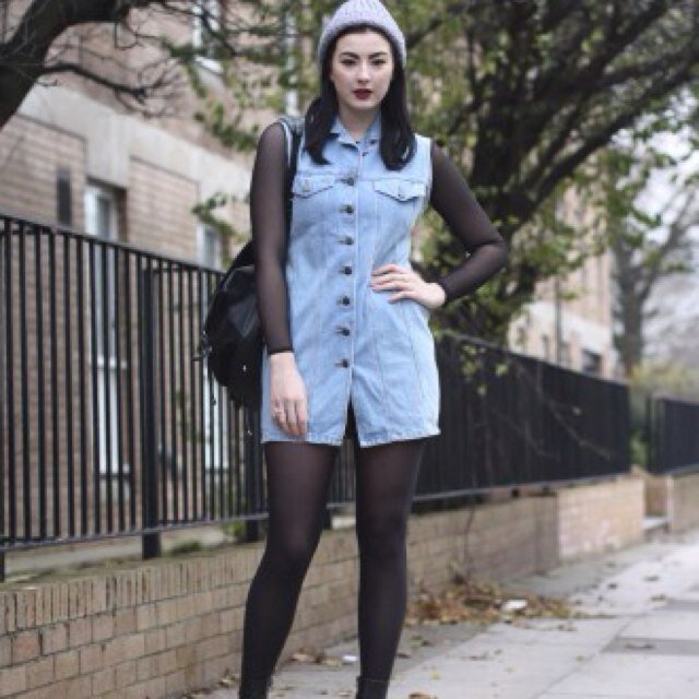 Hoy Boutique is an online shop offering a unique selection of vintage clothing, hand picked by the girls from the street fashion site Hoy Fashion.