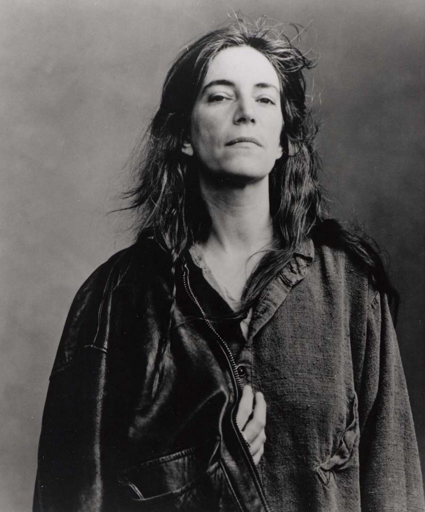 Únete a la campaña para que Patti Smith venga a Chile.
Sube tu foto con la Patti a las redes sociales con el hashtag #queremosquepattismithvengaachile
